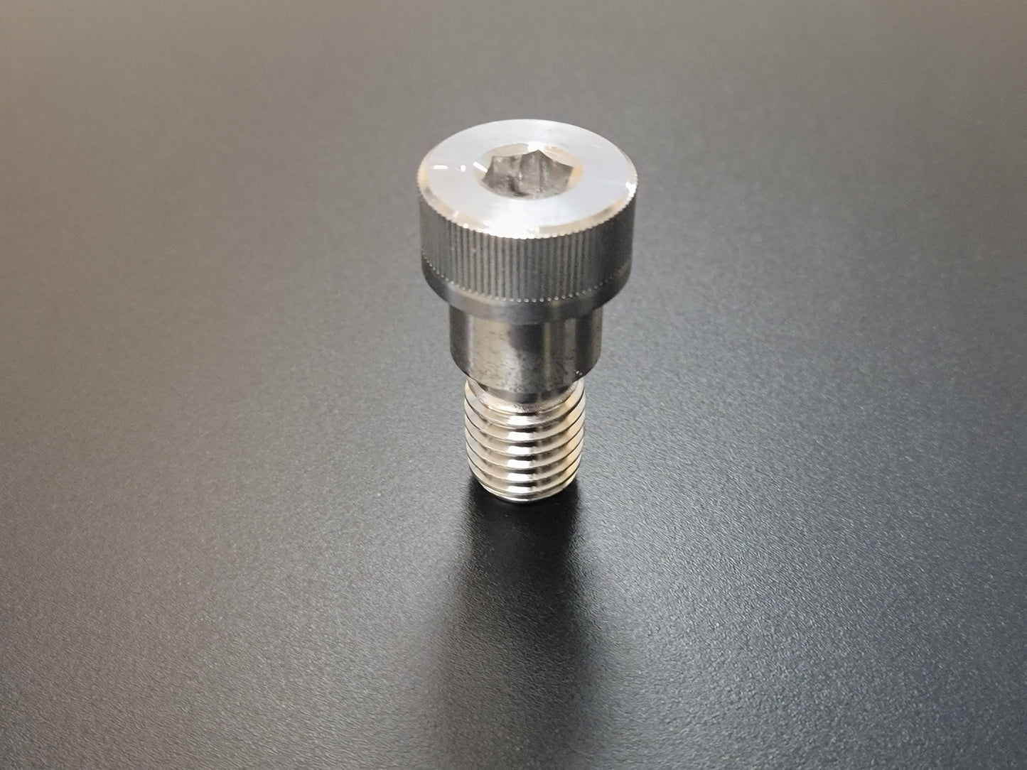 USED-PNEUMATIC SEAMER SHOULDER BOLT