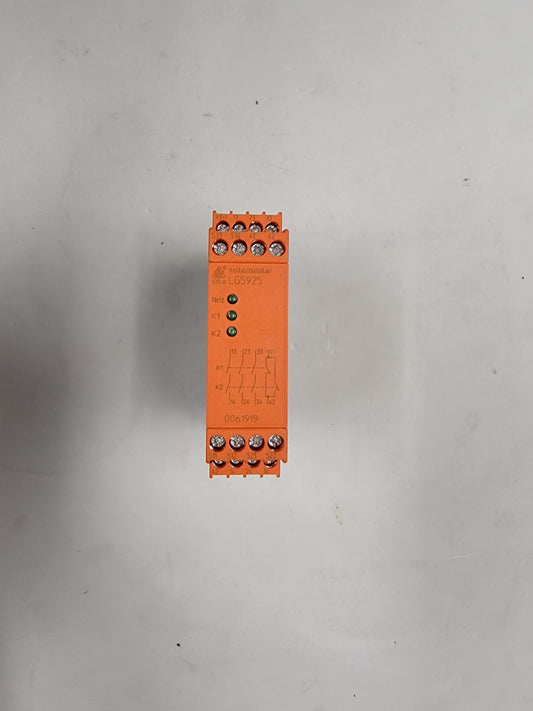 USED-SAFETY RELAY, 24 VAC/DC,3 NO _1 NC CONTACT, 2 CHAN, E-STOP/GATE