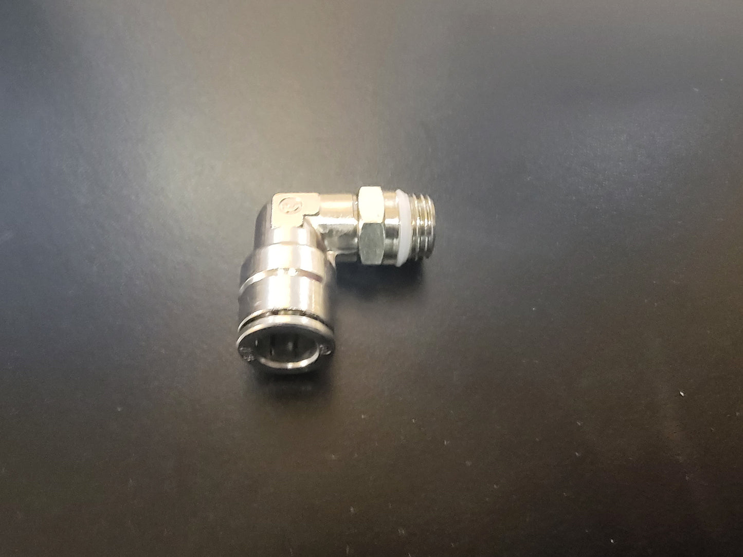 USED-MAC Valve Bank 1/4"NPT x 3/8" Push-To-Connect Fitting